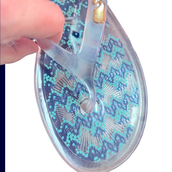 Vineyard Vines Flip Flops - Picture 2 of 3